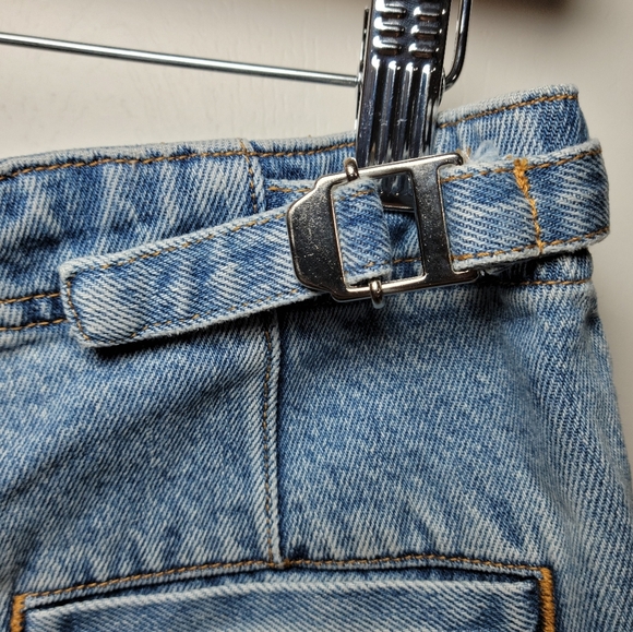 Vintage Levi's 2002 Adjustable Denim Shorts | 100% Cotton | Y2K Levi's | 8 - Picture 10 of 10